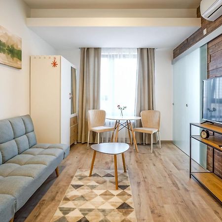 Bright Apartments Moments Away From Herastrau Park, Mall And Metro ブカレスト エクステリア 写真