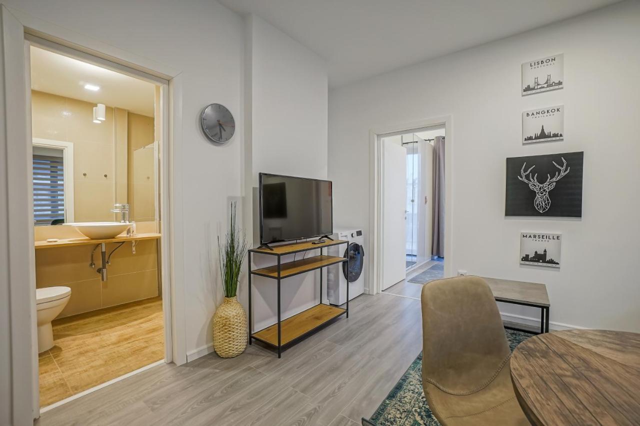Bright Apartments Moments Away From Herastrau Park, Mall And Metro ブカレスト エクステリア 写真