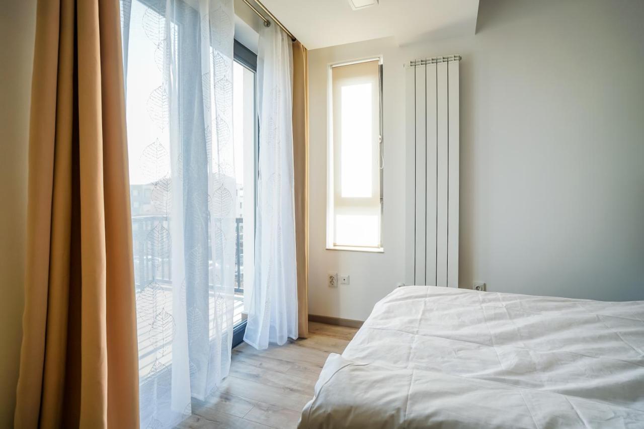 Bright Apartments Moments Away From Herastrau Park, Mall And Metro ブカレスト エクステリア 写真