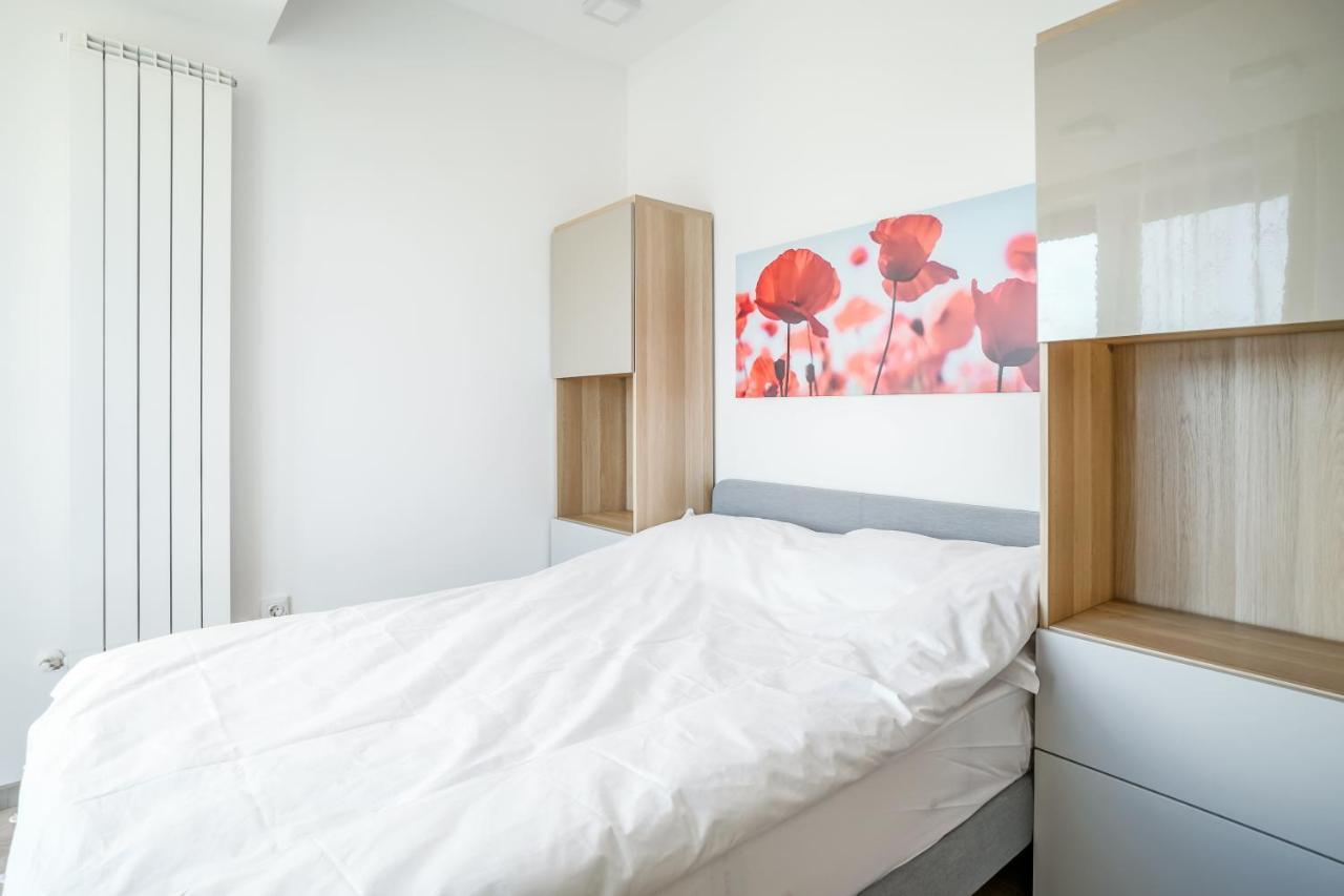 Bright Apartments Moments Away From Herastrau Park, Mall And Metro ブカレスト エクステリア 写真