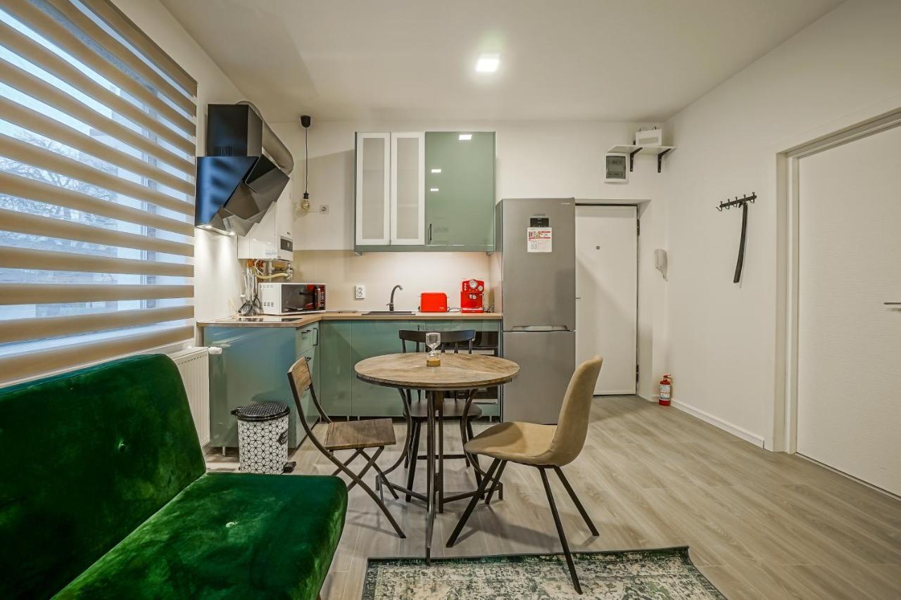 Bright Apartments Moments Away From Herastrau Park, Mall And Metro ブカレスト エクステリア 写真