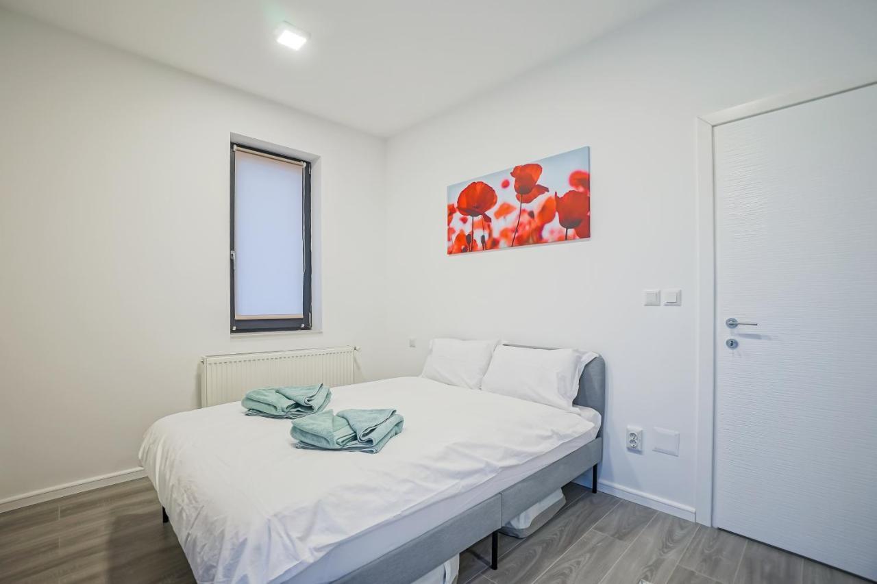 Bright Apartments Moments Away From Herastrau Park, Mall And Metro ブカレスト エクステリア 写真