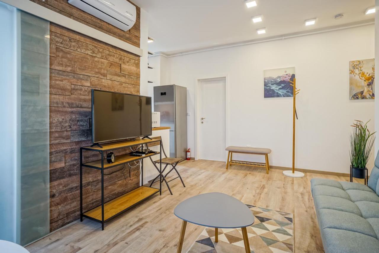 Bright Apartments Moments Away From Herastrau Park, Mall And Metro ブカレスト エクステリア 写真