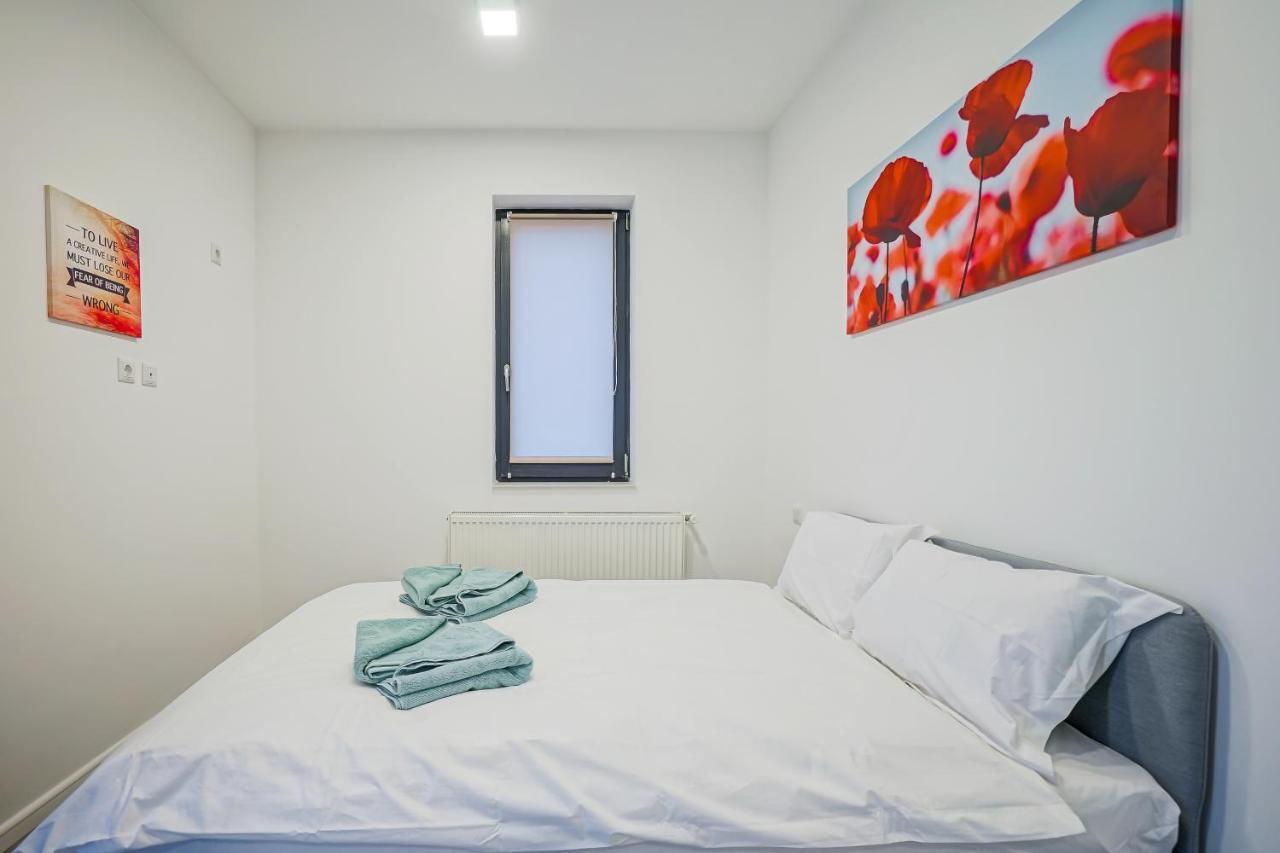 Bright Apartments Moments Away From Herastrau Park, Mall And Metro ブカレスト エクステリア 写真